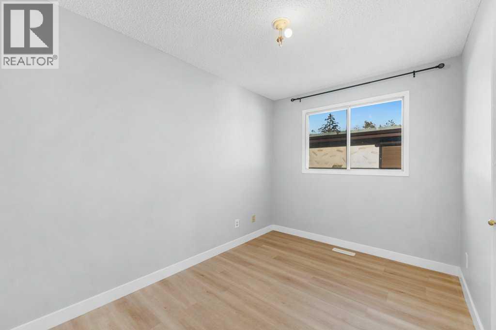 Multi-family House Bi-level for Sale in  Dovercliffe Way SE Dover Calgary 