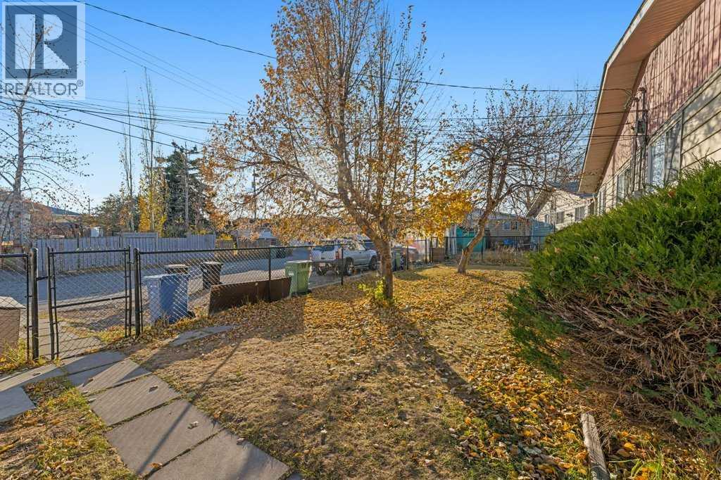 Multi-family House Bi-level for Sale in  Dovercliffe Way SE Dover Calgary 