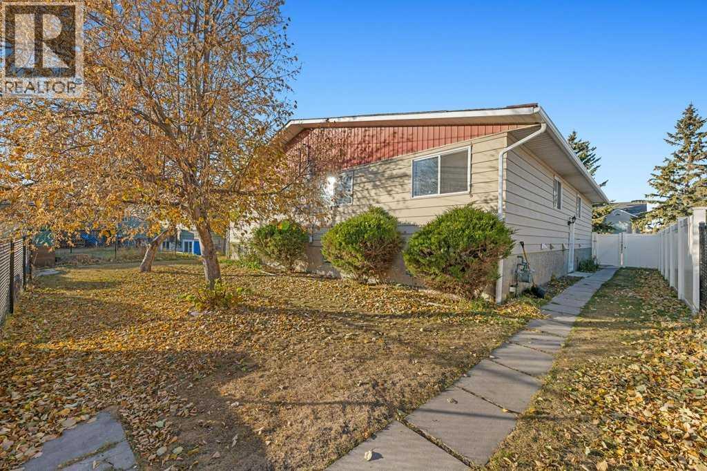 Multi-family House Bi-level for Sale in  Dovercliffe Way SE Dover Calgary 