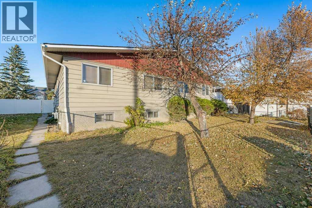 Multi-family House Bi-level for Sale in  Dovercliffe Way SE Dover Calgary 