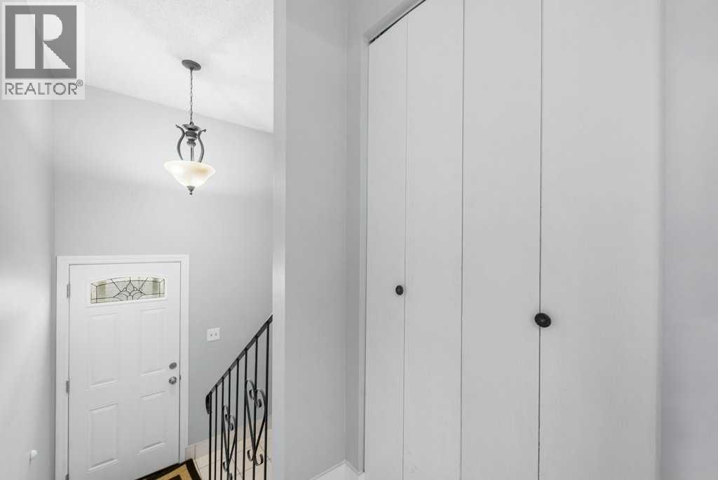 Multi-family House Bi-level for Sale in  Dovercliffe Way SE Dover Calgary 