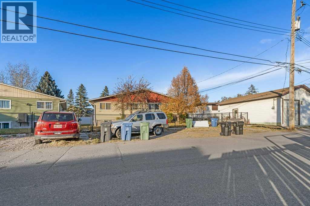 Multi-family House Bi-level for Sale in  Dovercliffe Way SE Dover Calgary 