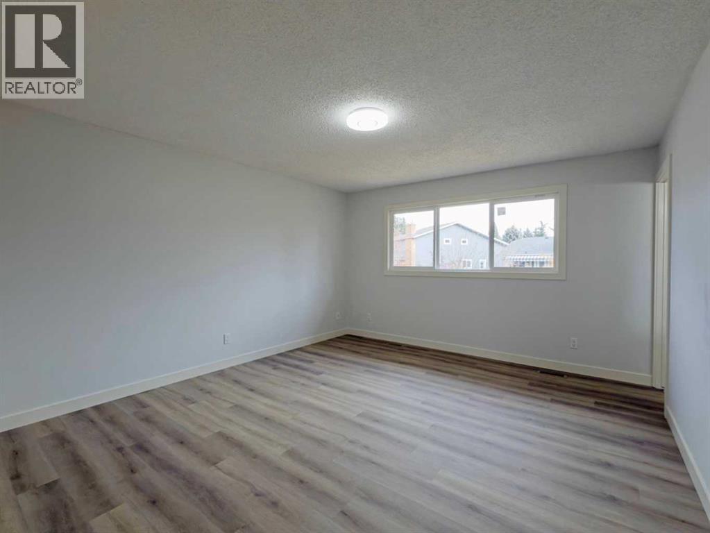 Single Family House Bi-level for Sale in   Street NW Silver Springs Calgary 