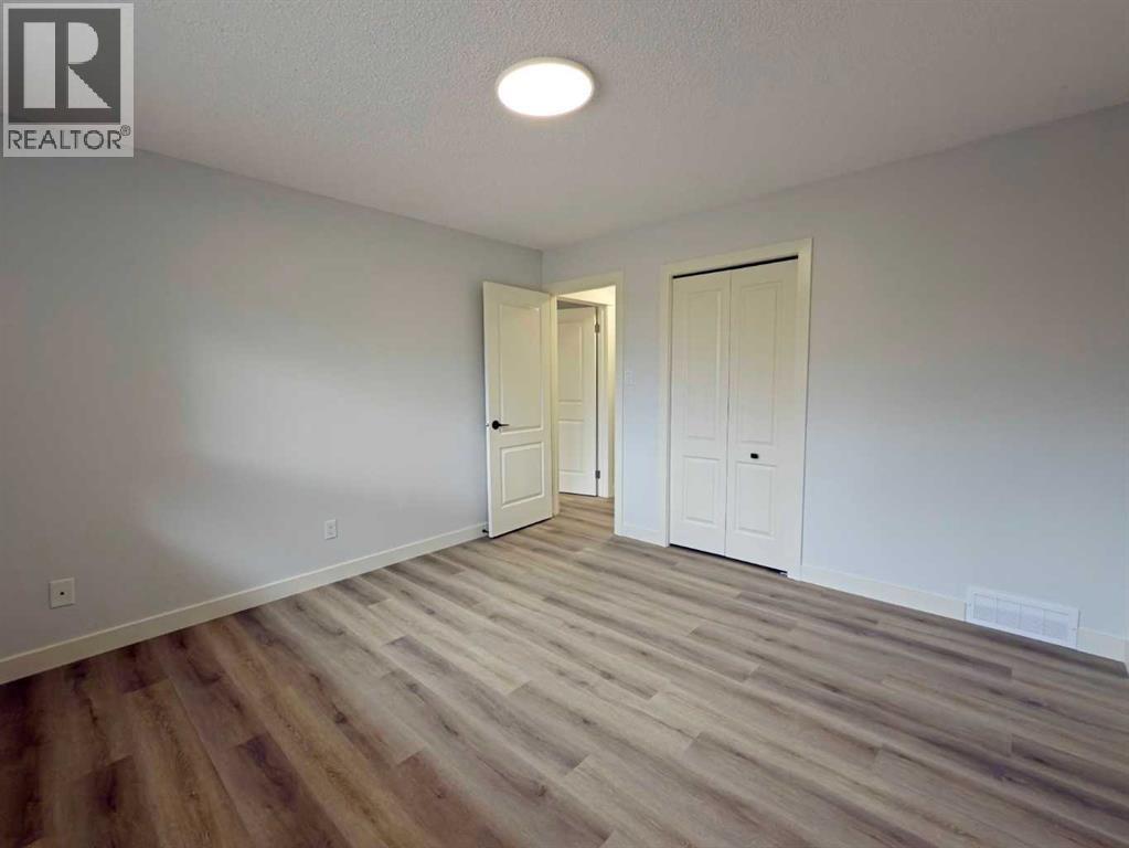 Single Family House Bi-level for Sale in   Street NW Silver Springs Calgary 