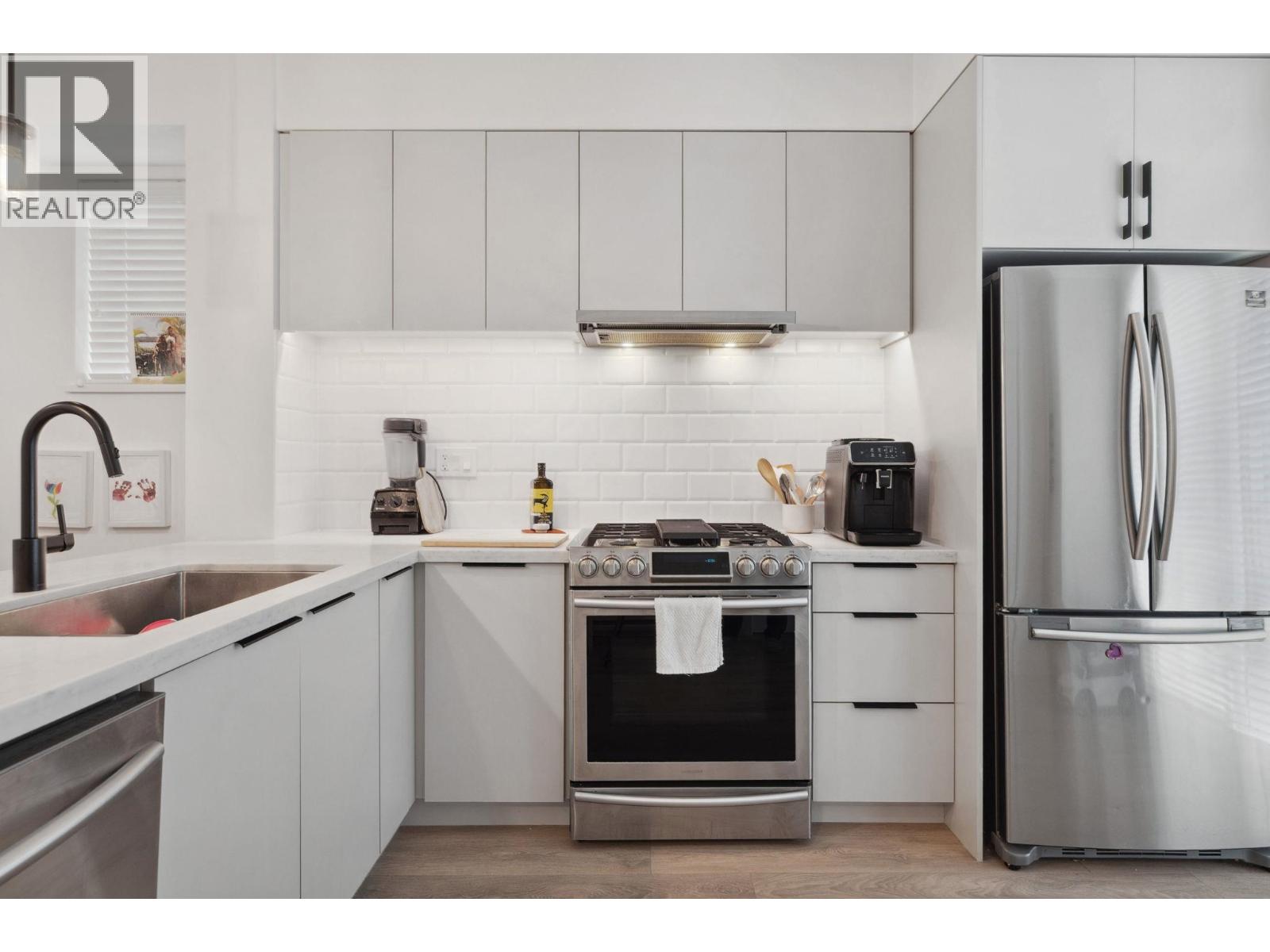 601 3021 ST GEORGE STREET, Port Moody