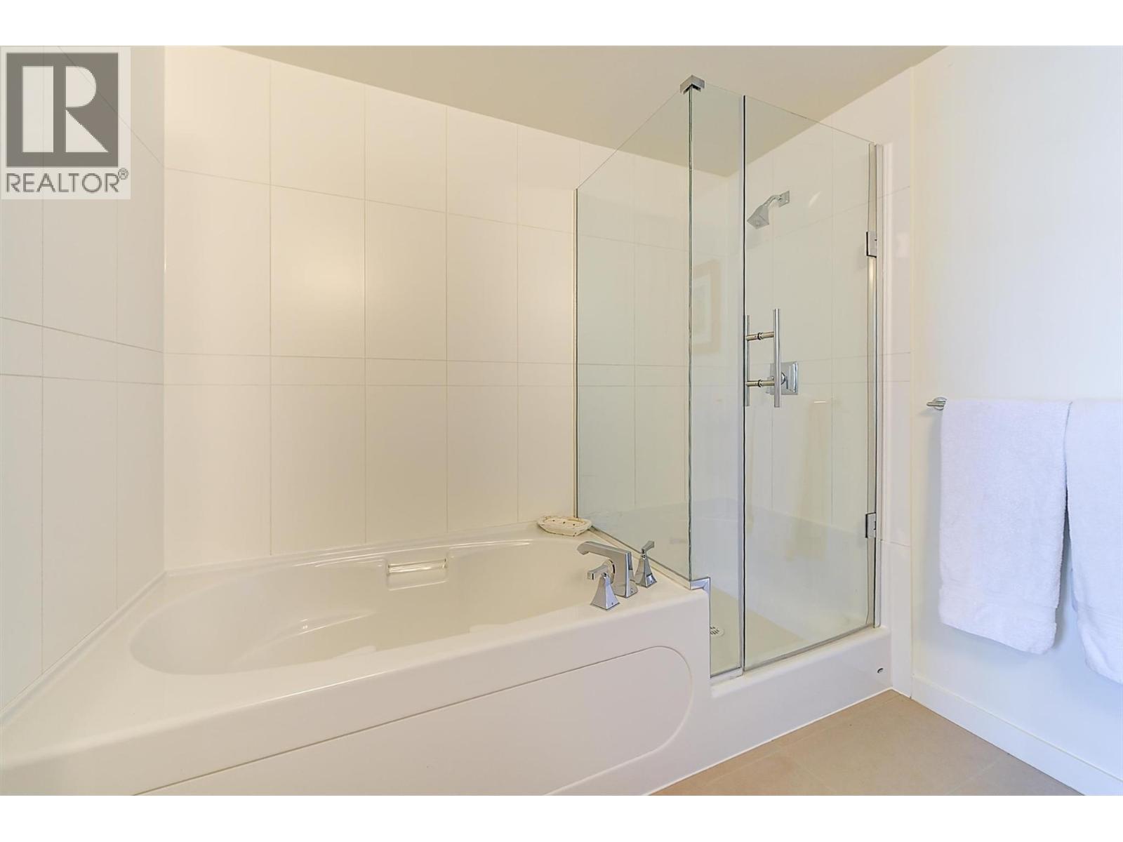 2408 1075 Sunset Drive, Kelowna