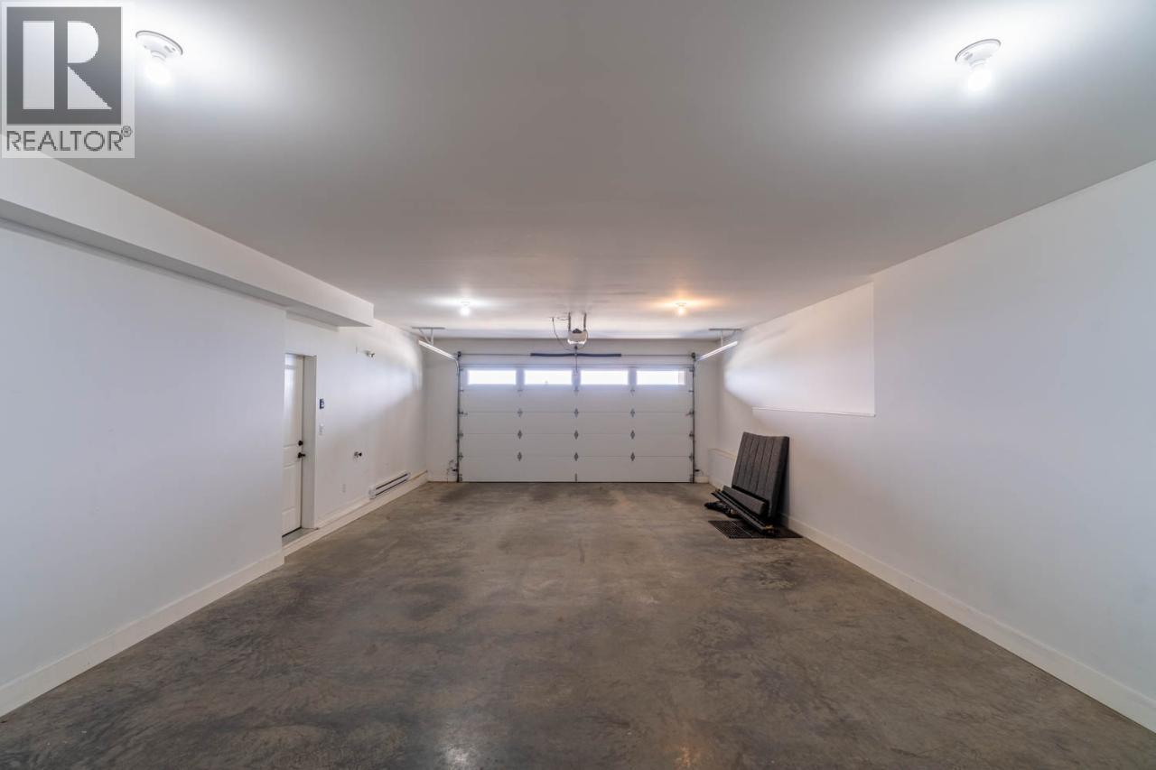 #31 2171 VAN HORNE DRIVE - 21