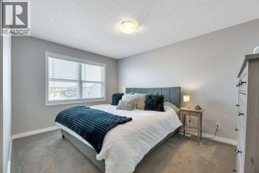 Single Family House 3 Level for Sale in  Evanston Hill NW Evanston Calgary 