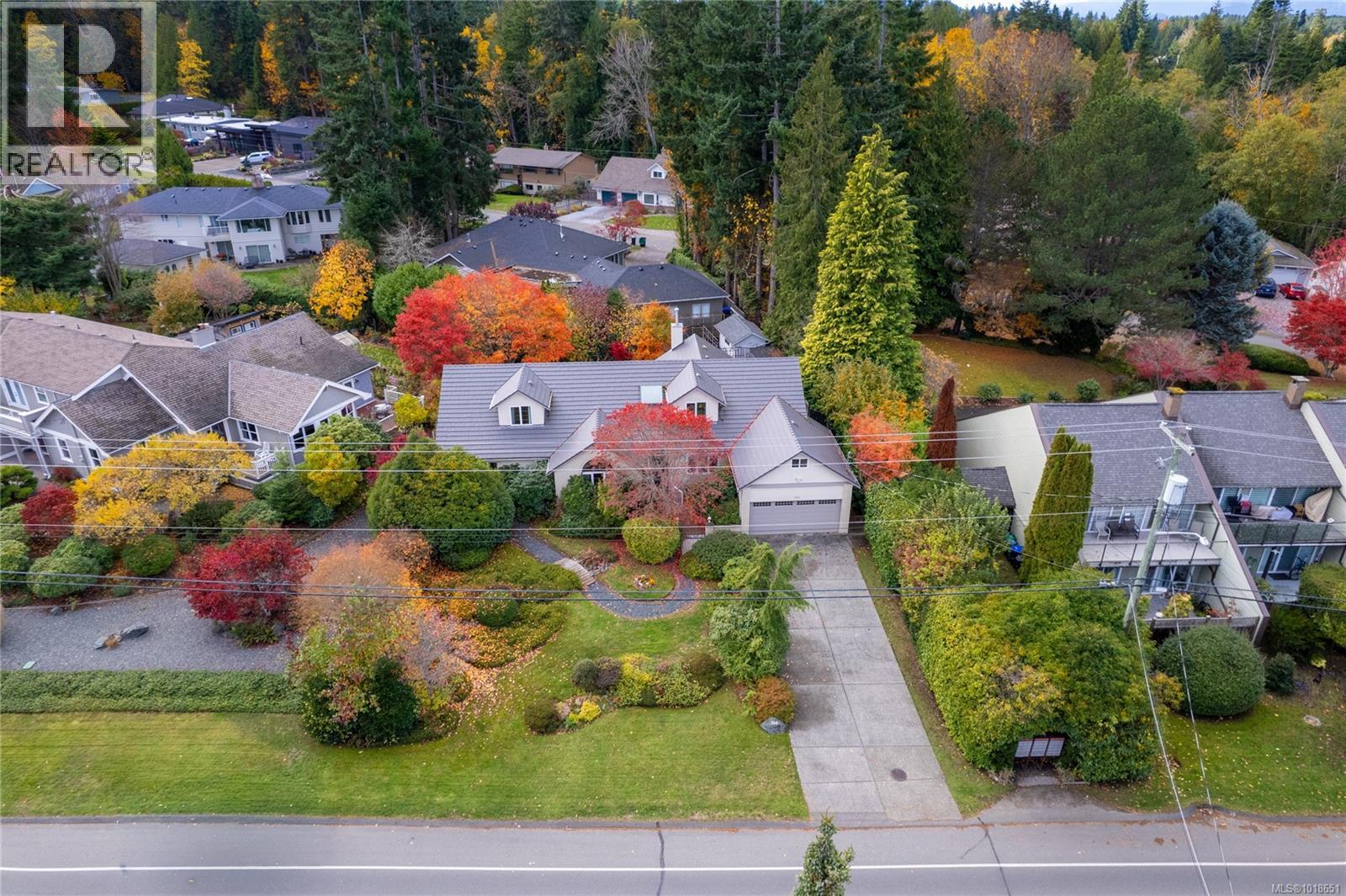 566 CRESCENT RD W - 60