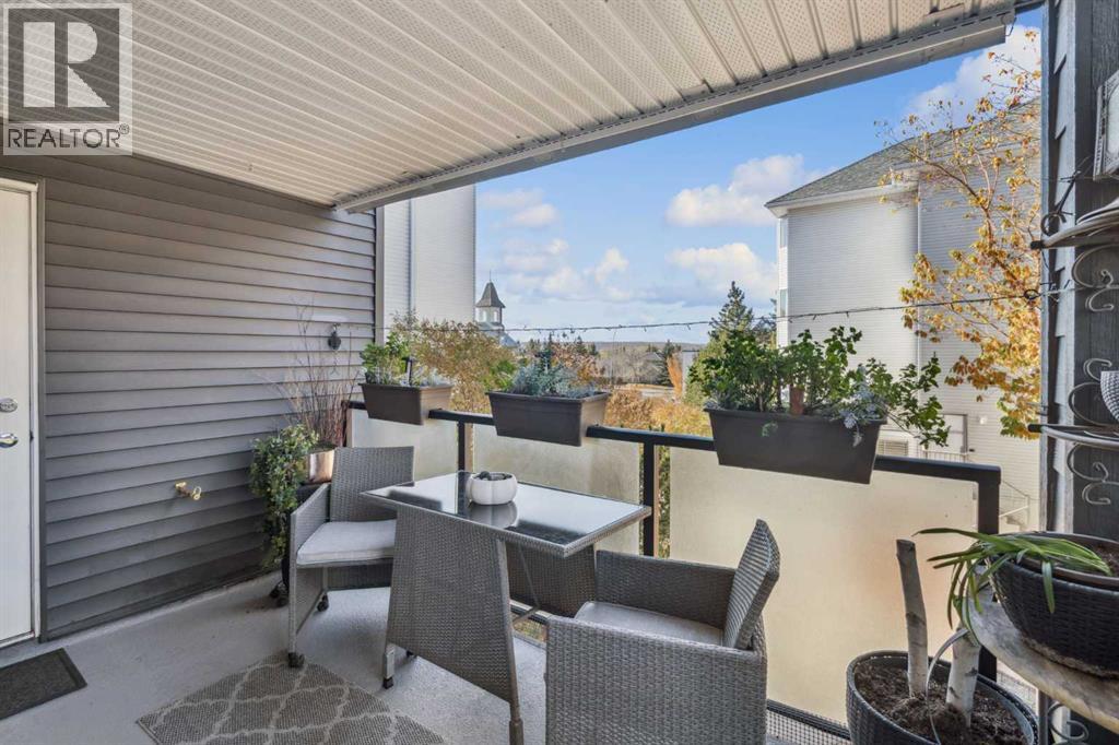 Single Family House for Sale in   Sierra Morena Mews SW Signal Hill Calgary 