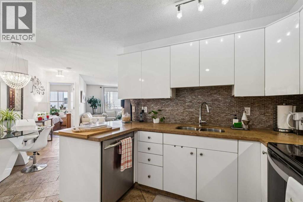 Single Family House for Sale in   Sierra Morena Mews SW Signal Hill Calgary 