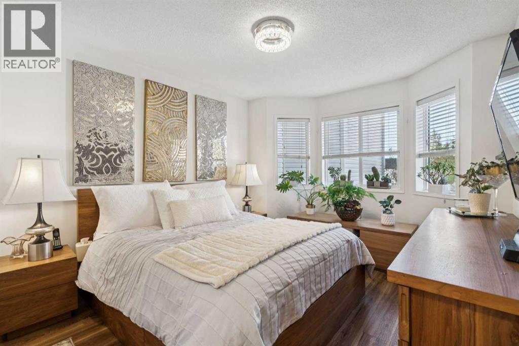 Single Family House for Sale in   Sierra Morena Mews SW Signal Hill Calgary 