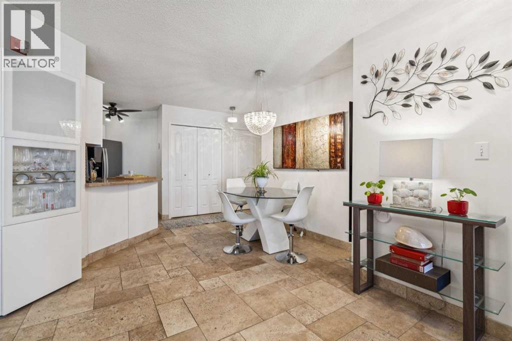 Single Family House for Sale in   Sierra Morena Mews SW Signal Hill Calgary 