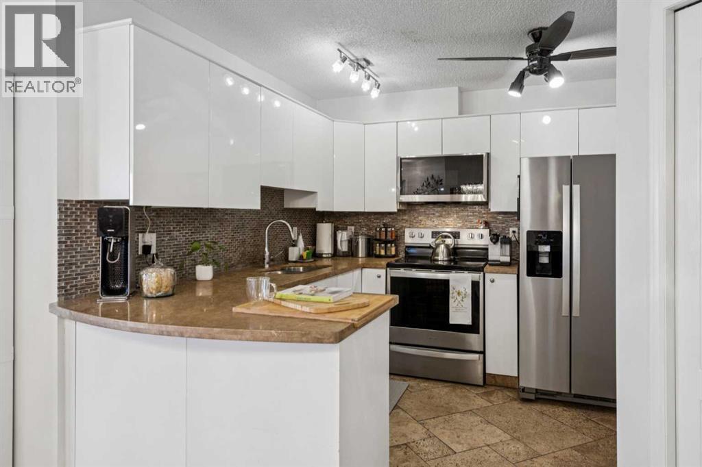 Single Family House for Sale in   Sierra Morena Mews SW Signal Hill Calgary 