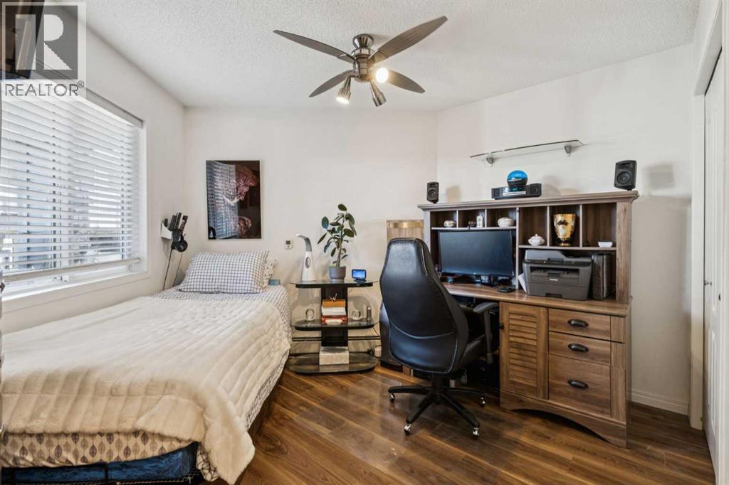 Single Family House for Sale in   Sierra Morena Mews SW Signal Hill Calgary 