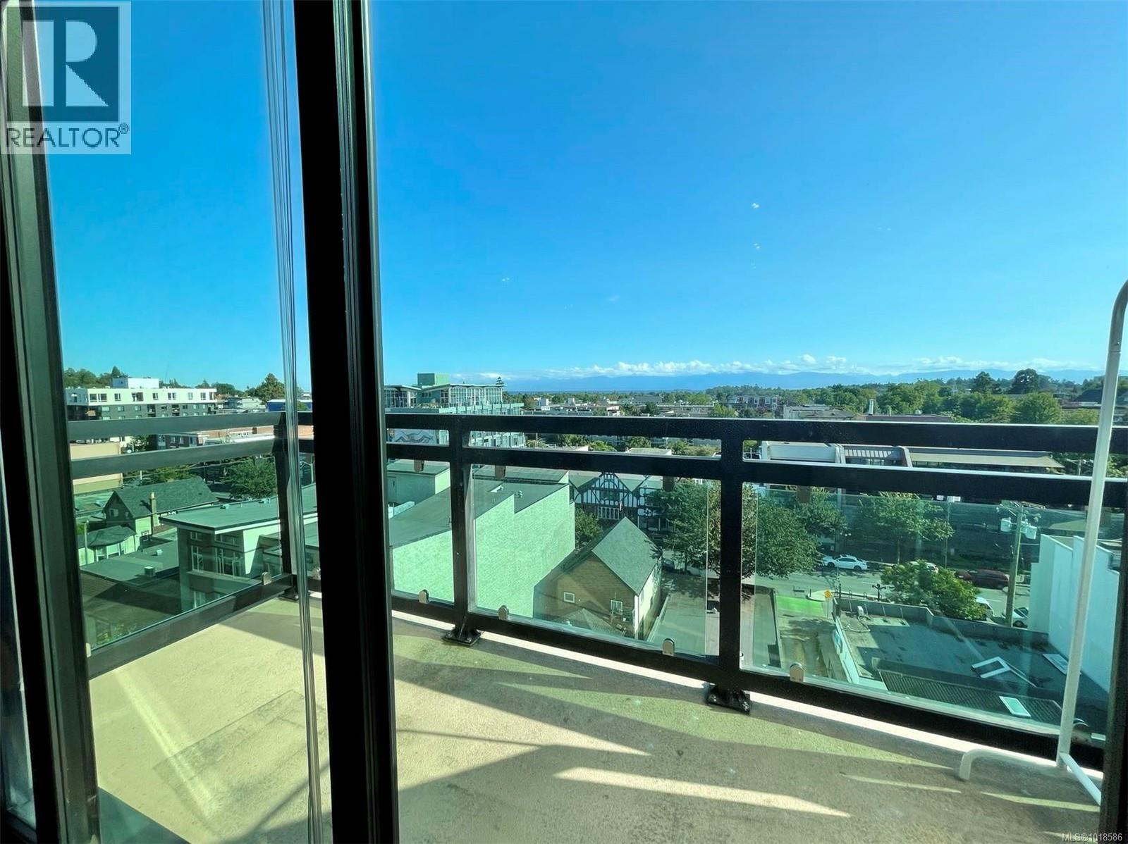 #818 1029 VIEW ST - 11