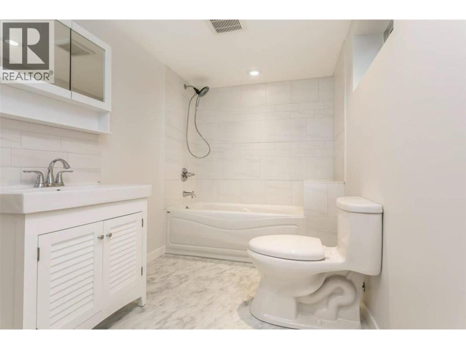  930-932 Lawson Avenue, Kelowna