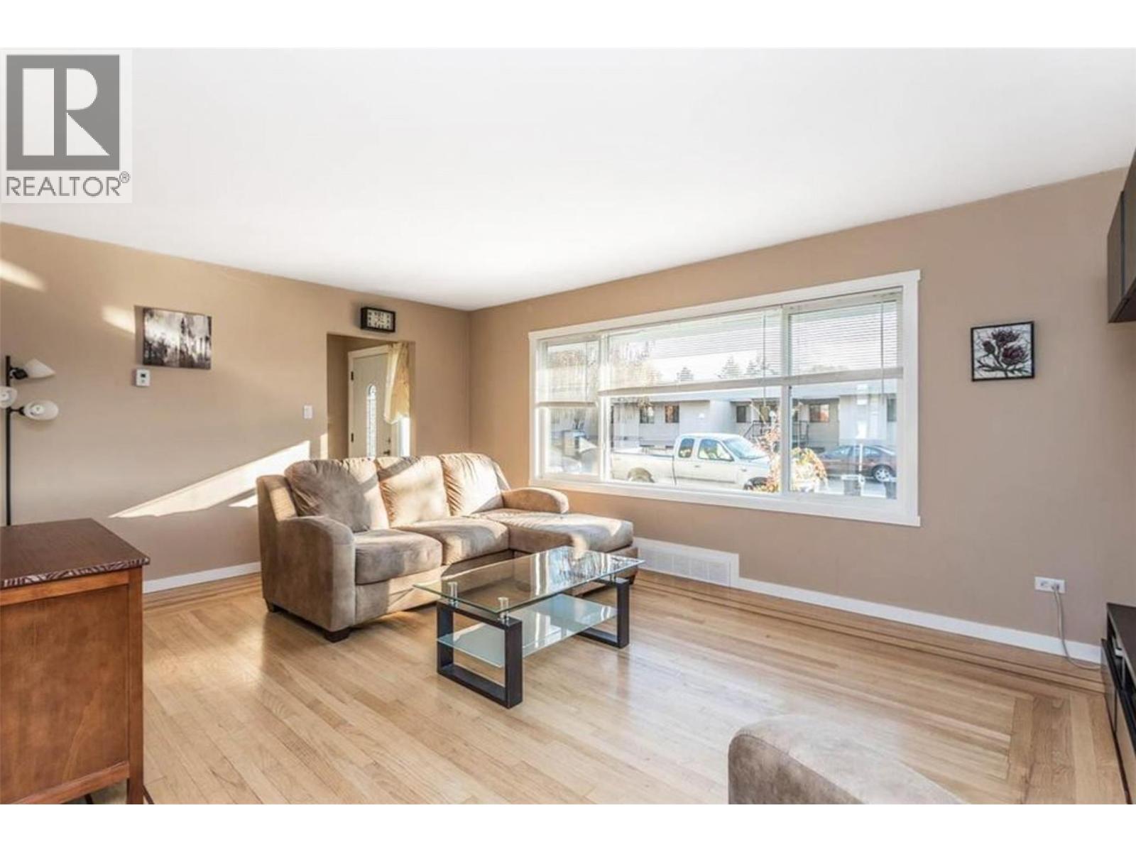  930-932 Lawson Avenue, Kelowna