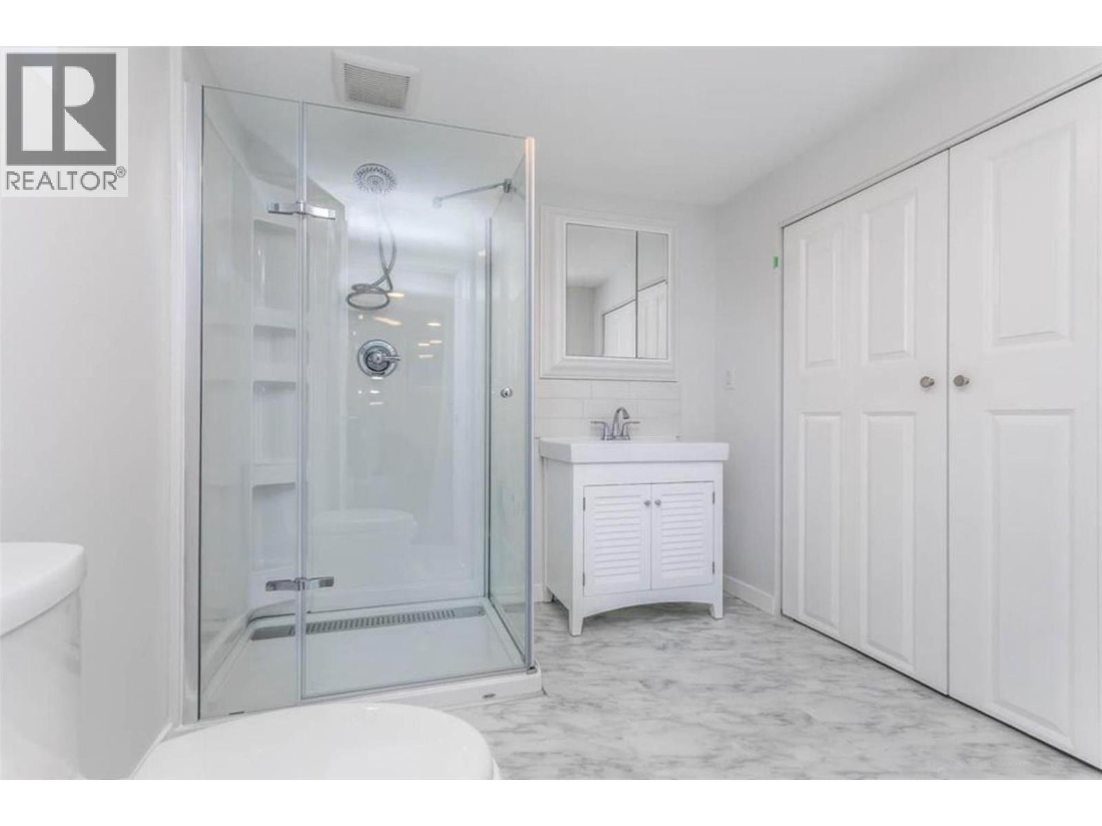  930-932 Lawson Avenue, Kelowna