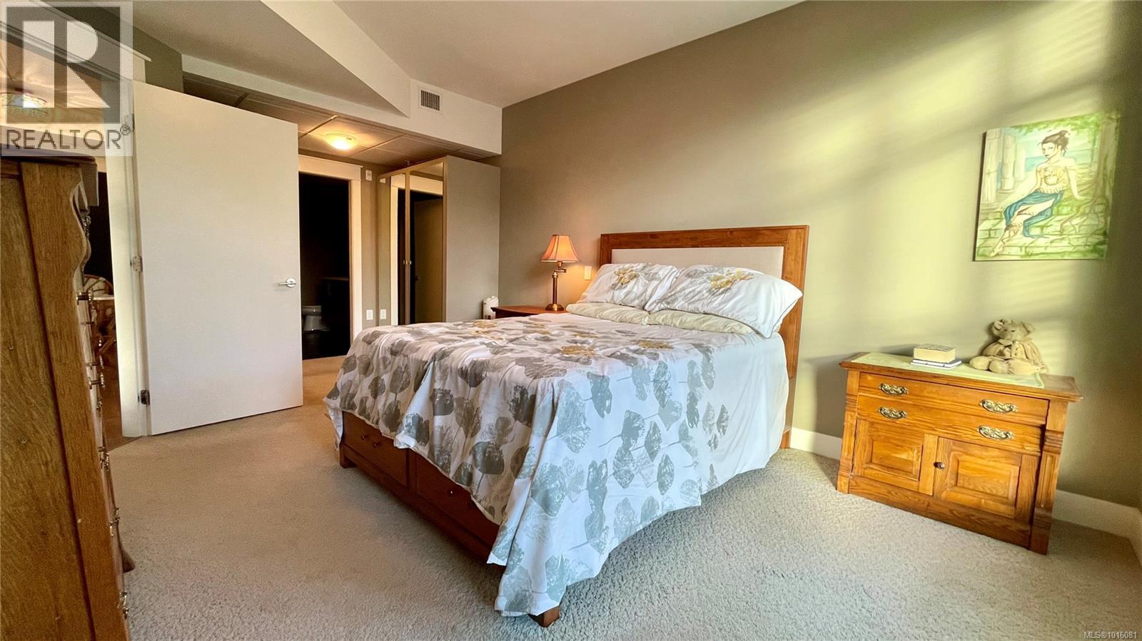 405 740 TRAVINO Lane, Saanich