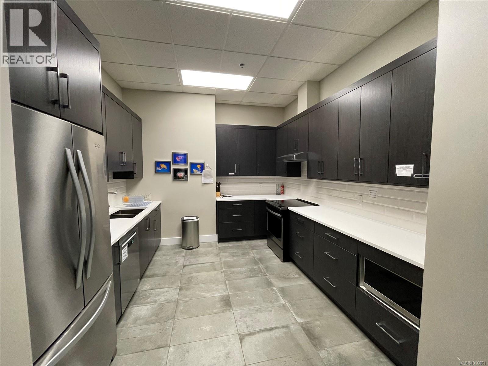 405 740 TRAVINO Lane, Saanich