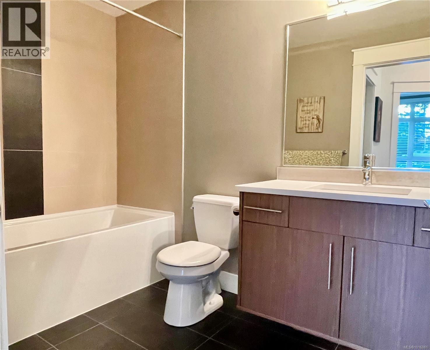 405 740 TRAVINO Lane, Saanich