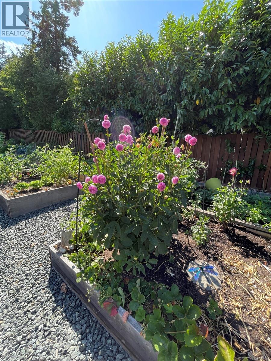 405 740 TRAVINO Lane, Saanich