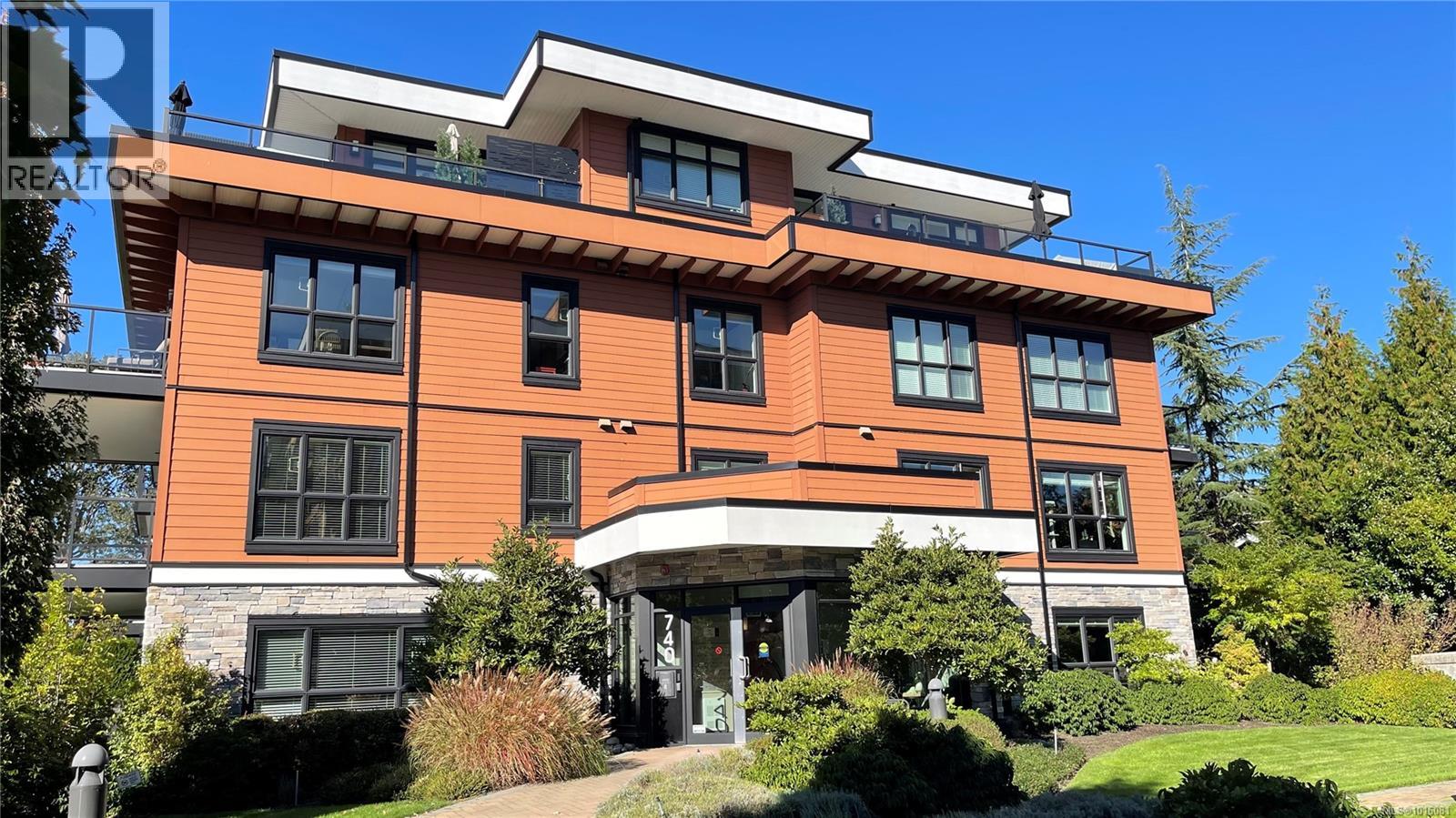 405 740 TRAVINO Lane, Saanich, British Columbia