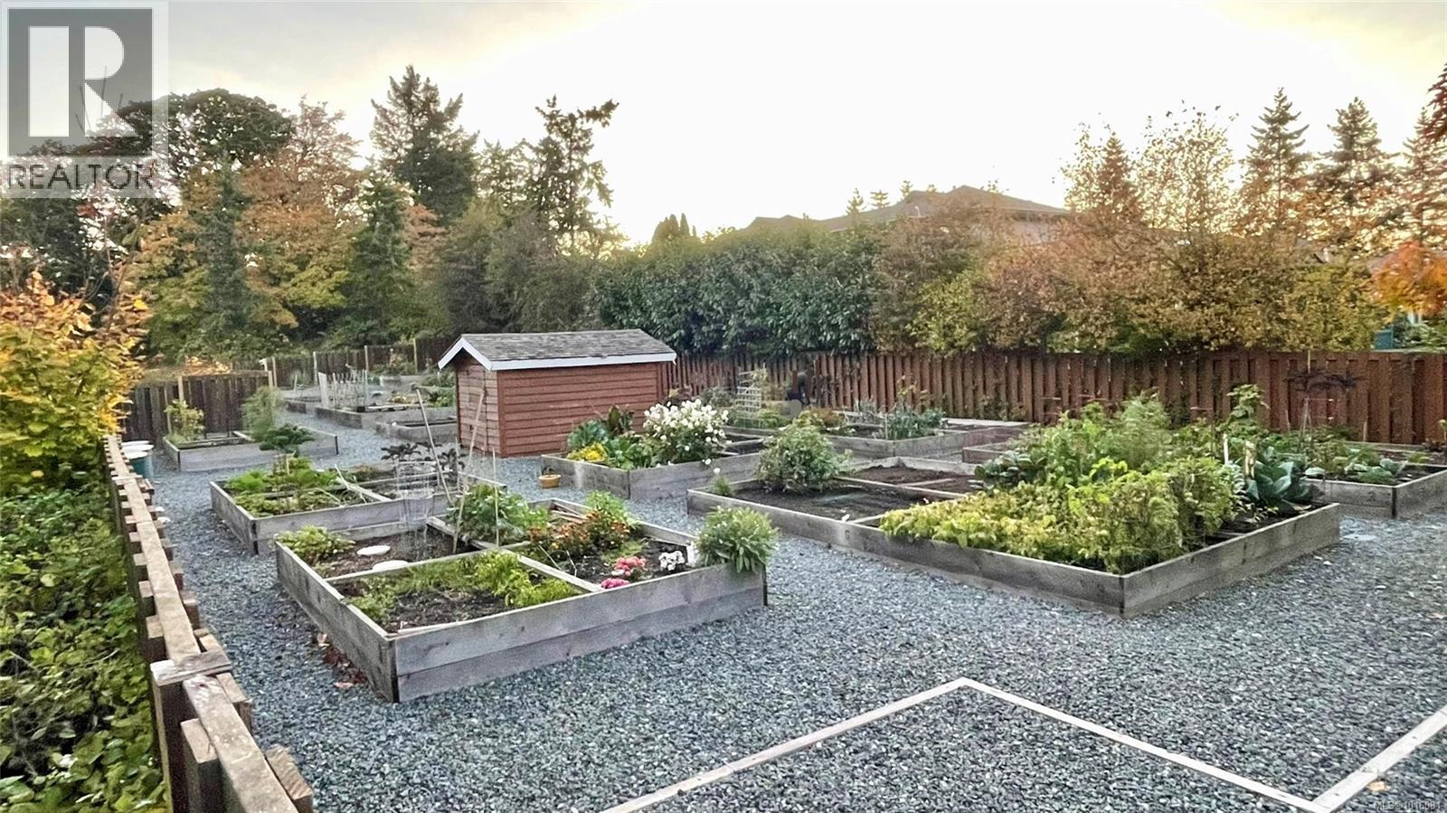 405 740 TRAVINO Lane, Saanich