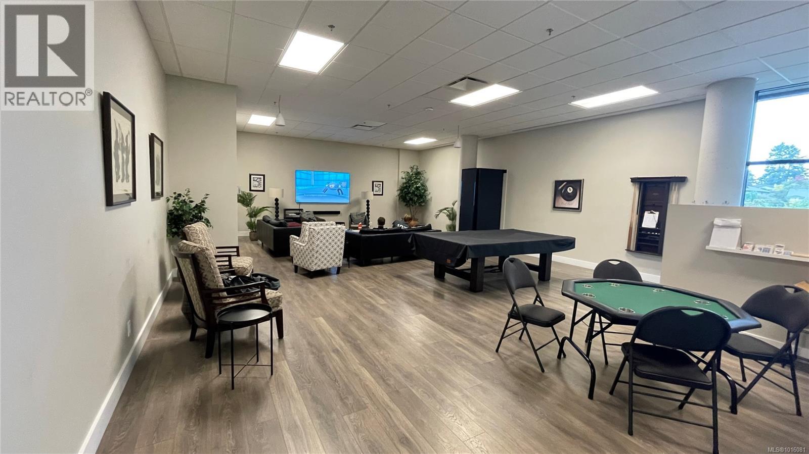 405 740 TRAVINO Lane, Saanich