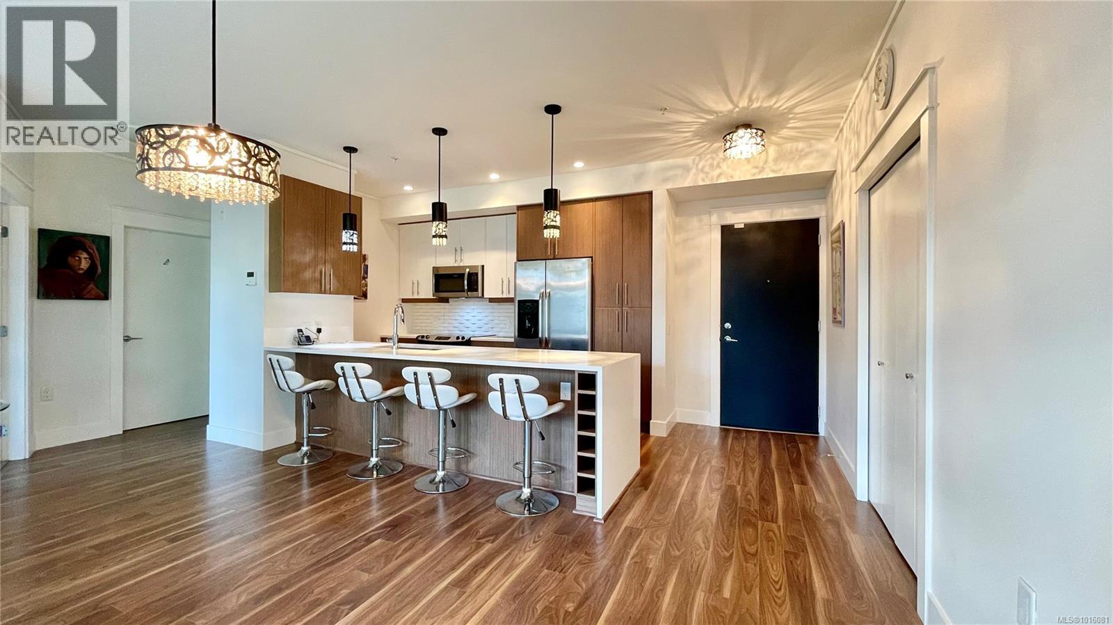 405 740 TRAVINO Lane, Saanich