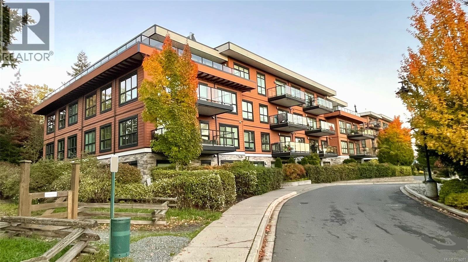 405 740 TRAVINO Lane, Saanich