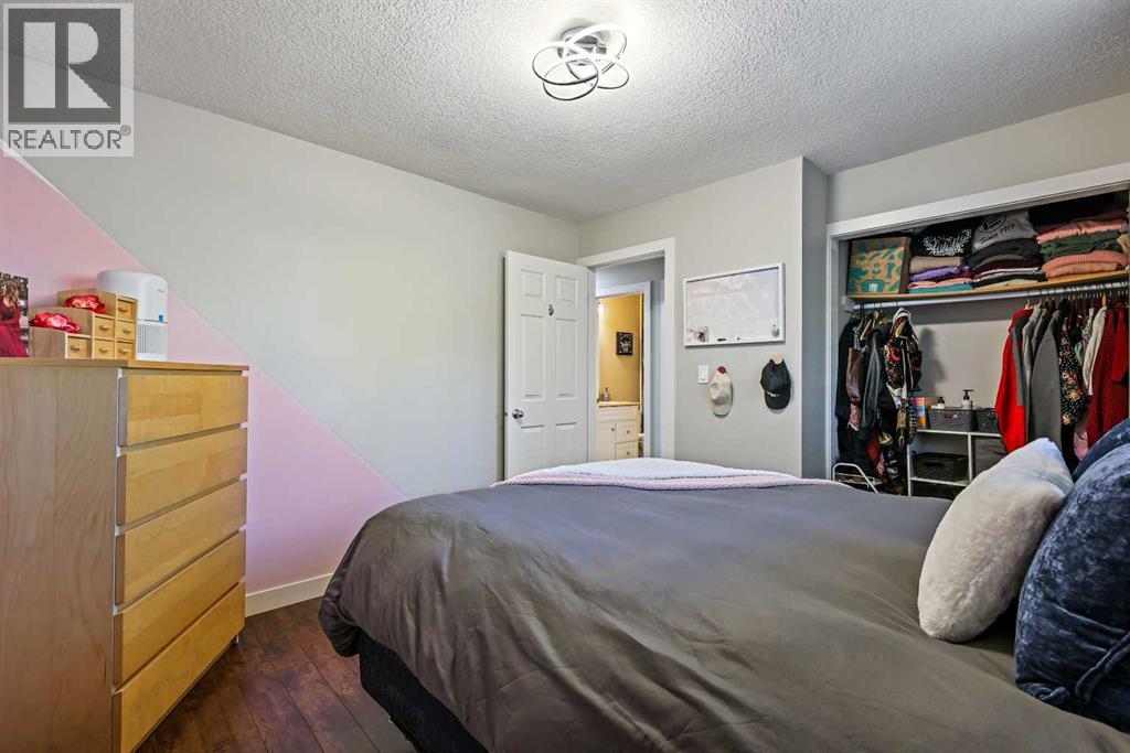 Single Family House Bungalow for Sale in  Midridge Drive SE Midnapore Calgary 