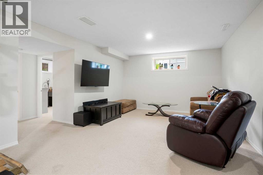 Single Family House for Sale in  Tuscany Ridge Mews NW Tuscany Calgary 