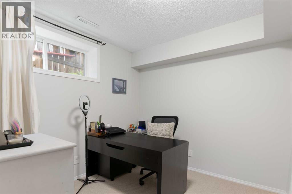 Single Family House for Sale in  Tuscany Ridge Mews NW Tuscany Calgary 