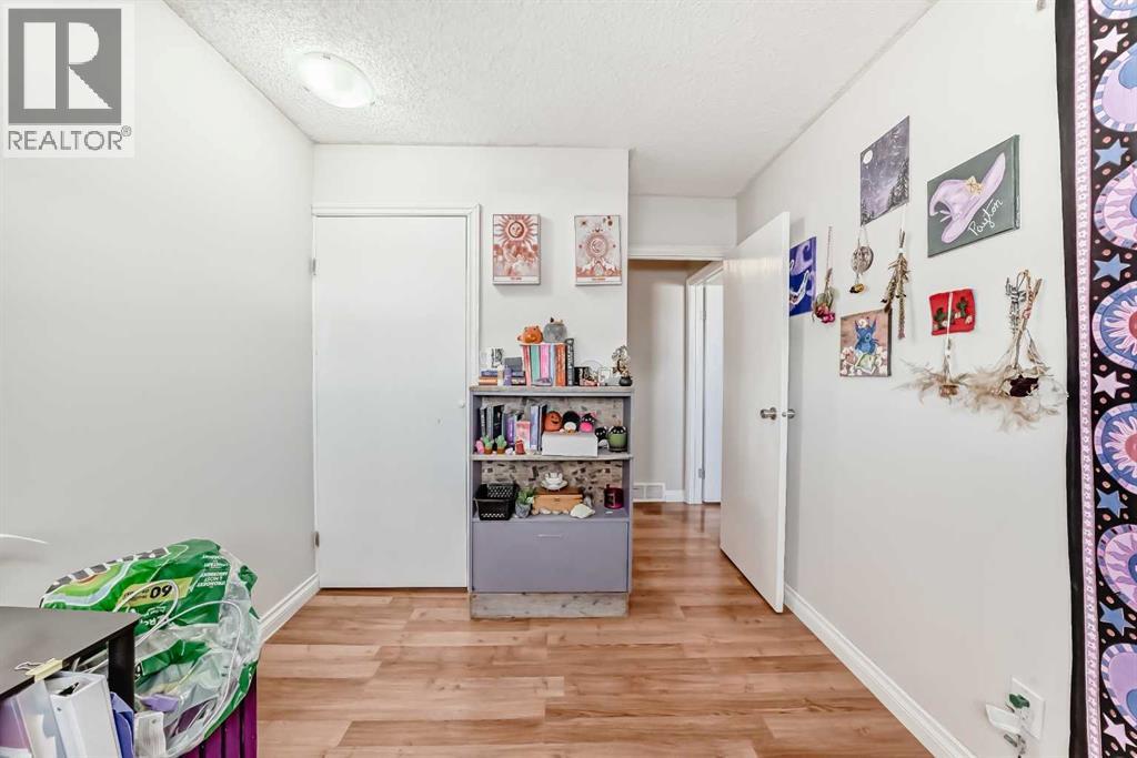 Single Family House for Sale in   Templehill Drive NE Temple Calgary 