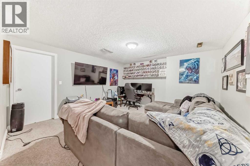 Single Family House for Sale in   Templehill Drive NE Temple Calgary 