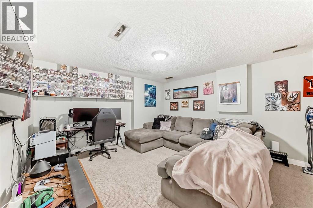 Single Family House for Sale in   Templehill Drive NE Temple Calgary 