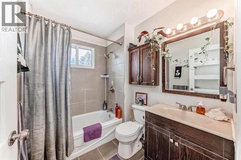 Single Family House for Sale in   Templehill Drive NE Temple Calgary 