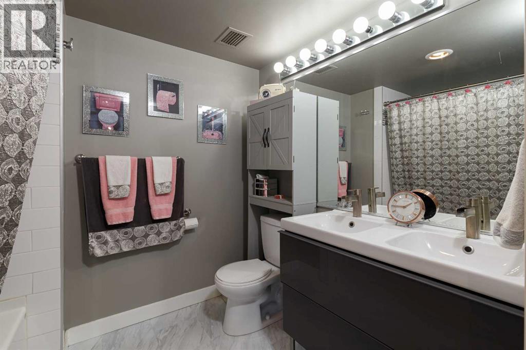 Single Family House for Sale in    Avenue SW Eau Claire Calgary 