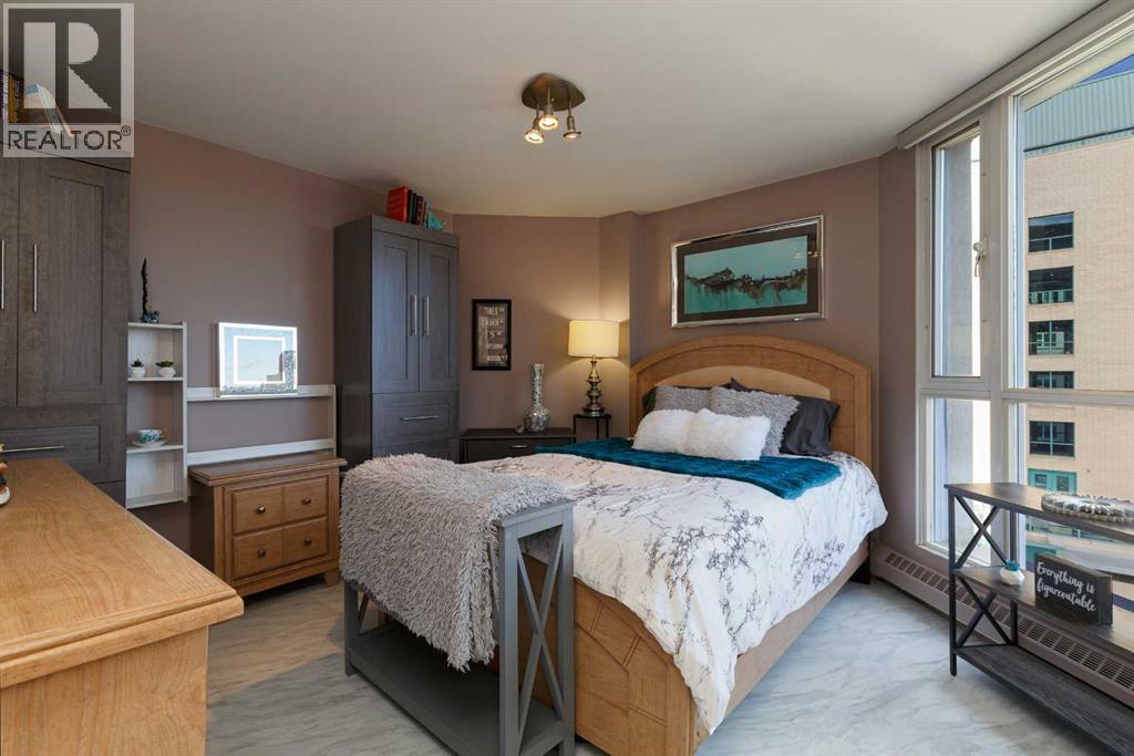 Single Family House for Sale in    Avenue SW Eau Claire Calgary 