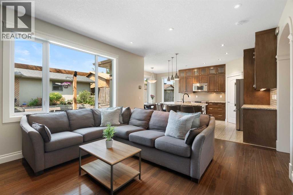 Single Family House for Sale in  Broadview Road NW West Hillhurst Calgary 