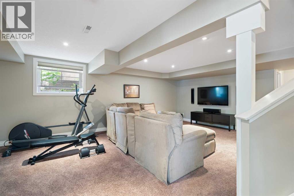 Single Family House for Sale in  Broadview Road NW West Hillhurst Calgary 