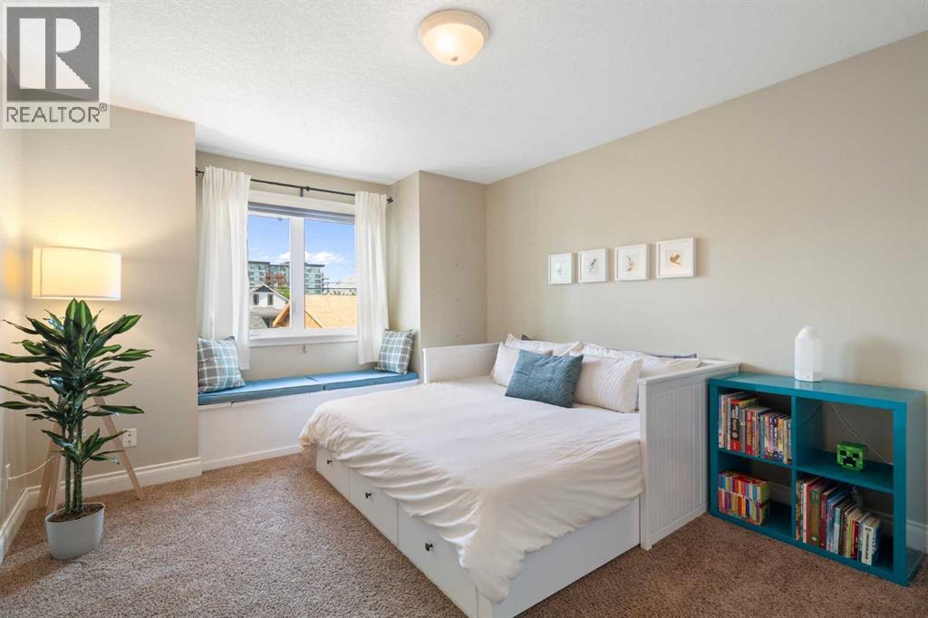 Single Family House for Sale in  Broadview Road NW West Hillhurst Calgary 