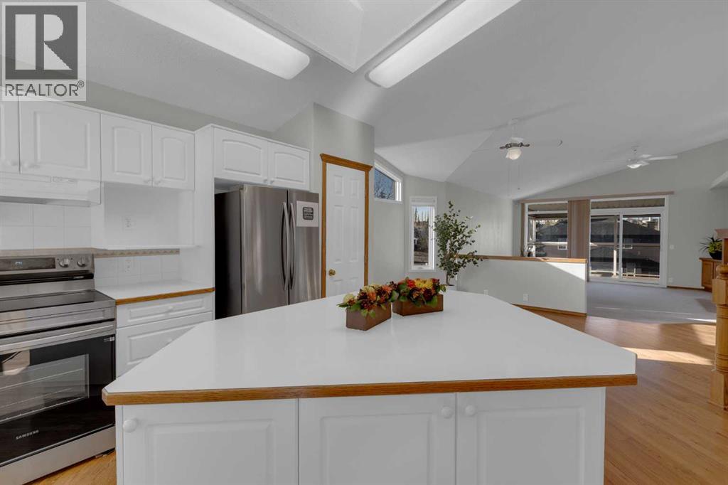 Single Family House Bungalow for Sale in  Edgebrook Heights NW Edgemont Calgary 