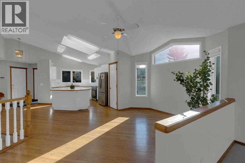 Single Family House Bungalow for Sale in  Edgebrook Heights NW Edgemont Calgary 