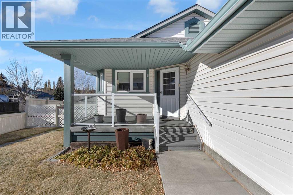 Single Family House Bungalow for Sale in  Edgebrook Heights NW Edgemont Calgary 