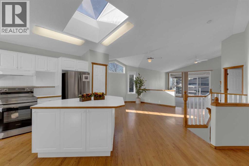 Single Family House Bungalow for Sale in  Edgebrook Heights NW Edgemont Calgary 