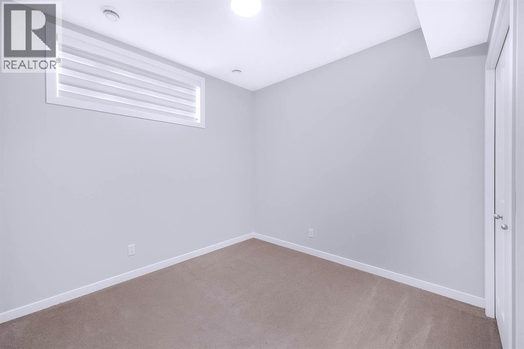 Single Family House for Sale in  Silver Spruce Grove SW Silverado Calgary 