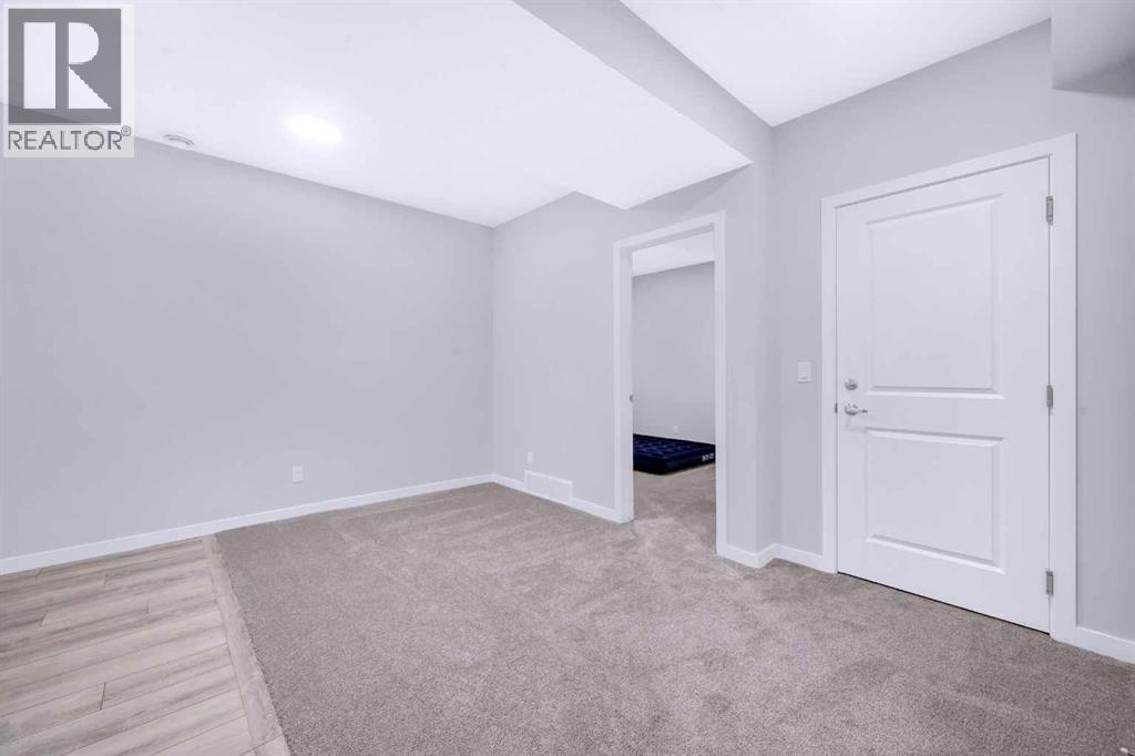 Single Family House for Sale in  Silver Spruce Grove SW Silverado Calgary 